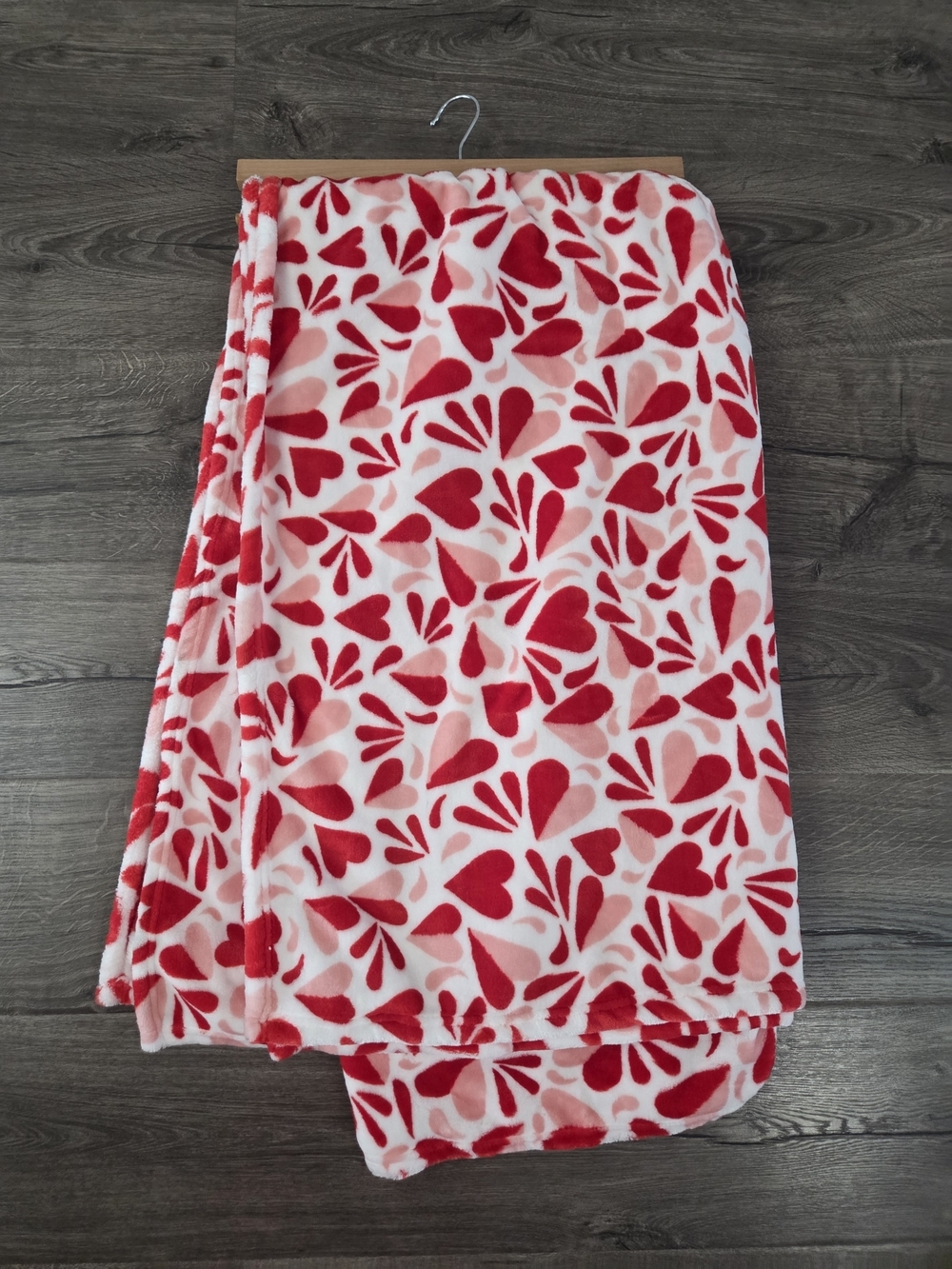 Cynthia Rowley Heart Pattern Plush Throw - Red & Light Pink NWOT